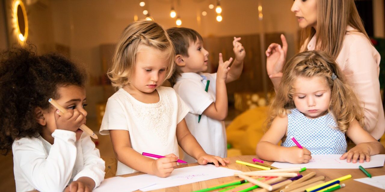 Edukacja emocjonalna w żłobku – jak uczymy dzieci radzenia sobie z emocjami?