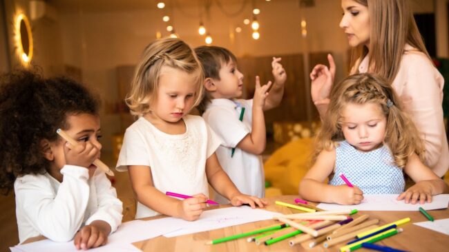 Edukacja emocjonalna w żłobku – jak uczymy dzieci radzenia sobie z emocjami Edukacja emocjonalna w żłobku – jak uczymy dzieci radzenia sobie z emocjami?