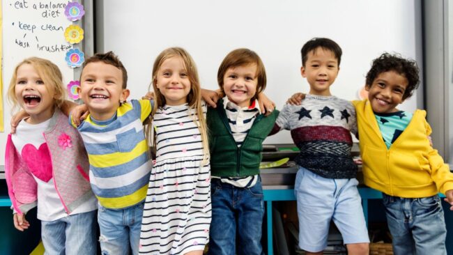 Rola pierwszych przyjaźni w życiu dziecka – jak żłobek wspiera relacje między dziećmi Rola pierwszych przyjaźni w życiu dziecka – jak żłobek wspiera relacje między dziećmi?