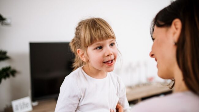 Jak rozmawiać z dzieckiem o przedszkolu, żeby budować poczucie bezpieczeństwa?